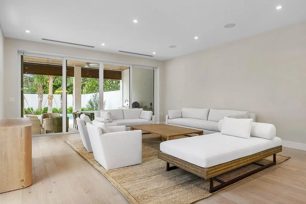 909 Bond Way Delray Beach FL 33483