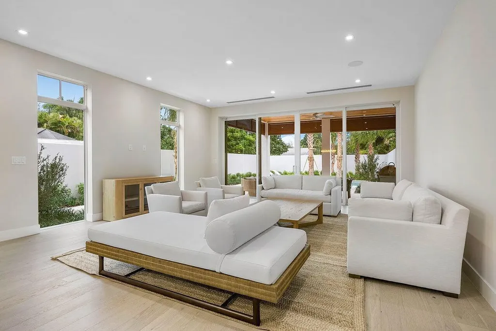 909 Bond Way Delray Beach FL 33483