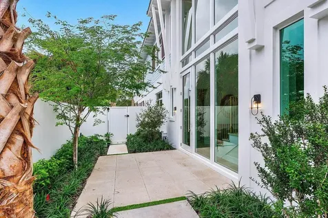 909 Bond Way Delray Beach FL 33483