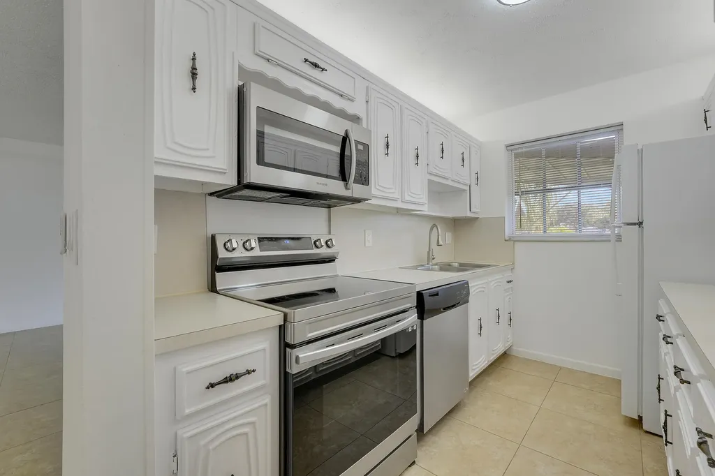 1142 W Circle Terrace Terrace W Delray Beach FL 33445