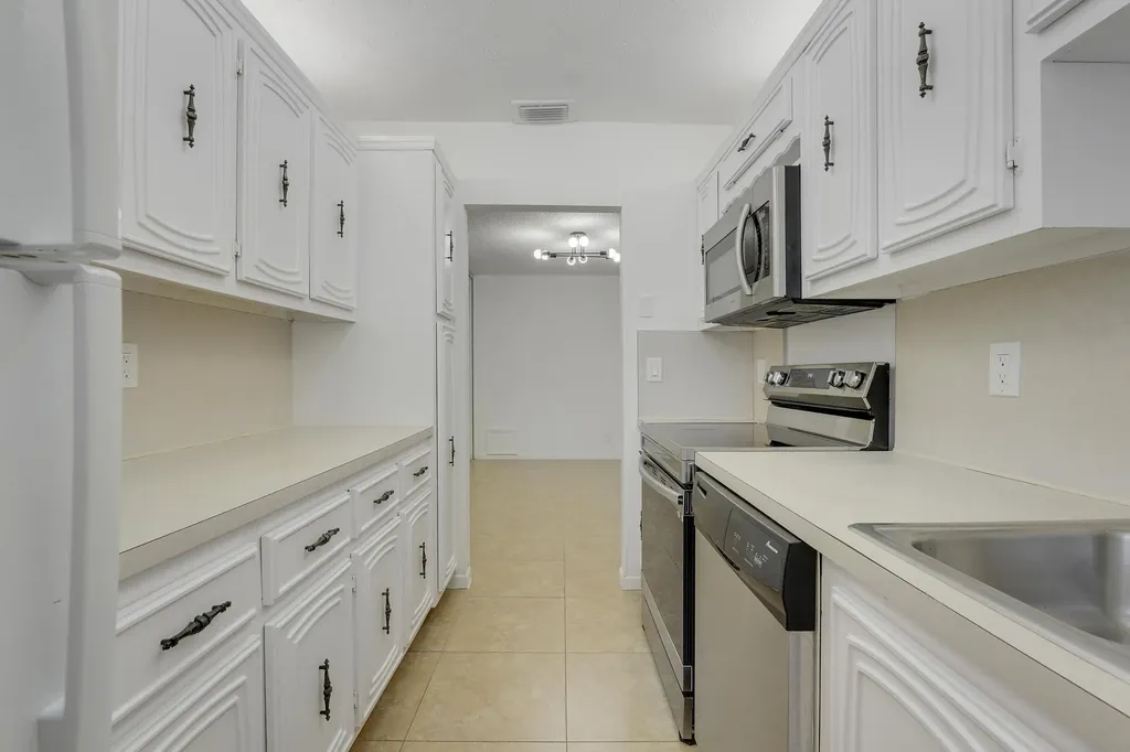 1142 W Circle Terrace Terrace W Delray Beach FL 33445