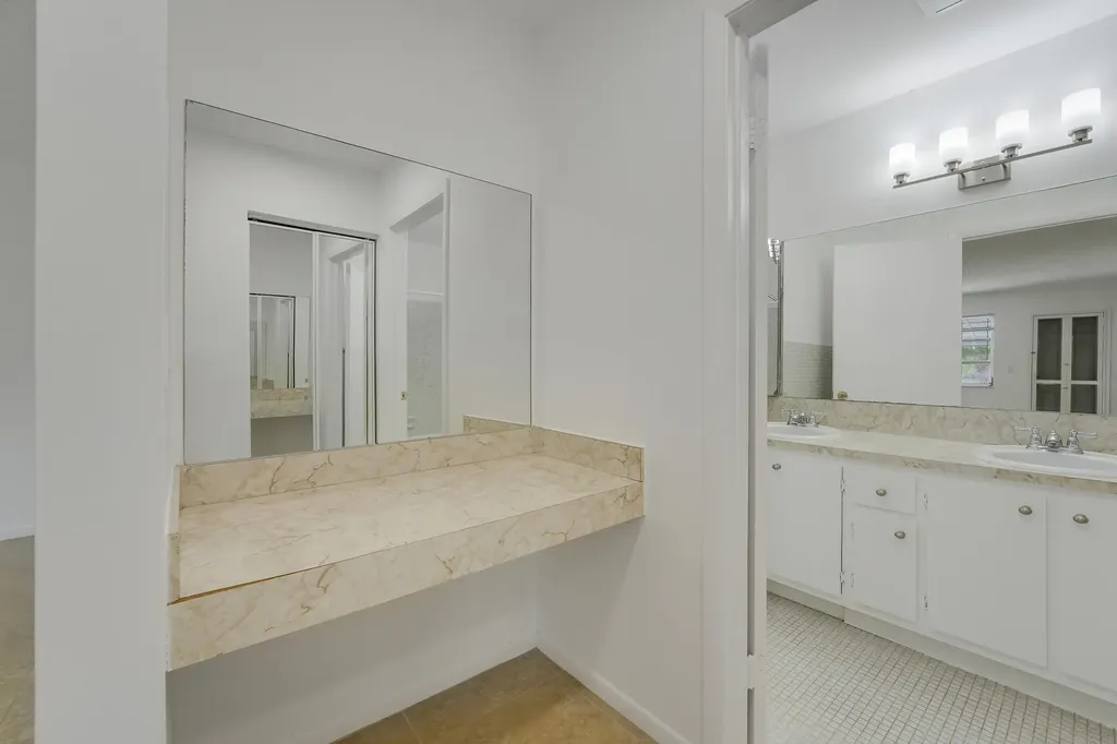 1142 W Circle Terrace Terrace W Delray Beach FL 33445