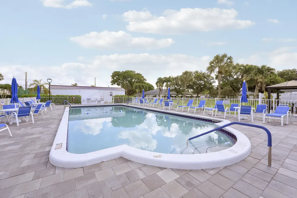 1142 W Circle Terrace Terrace W Delray Beach FL 33445