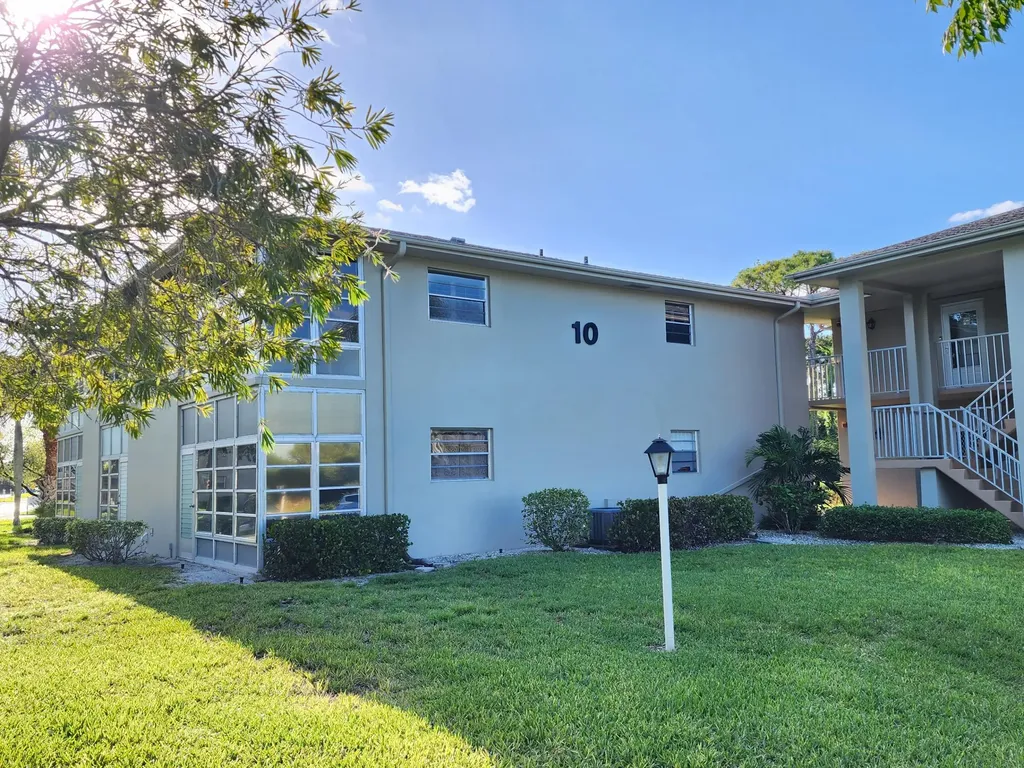 10 Lake Vista Trail Port St Lucie FL 34952
