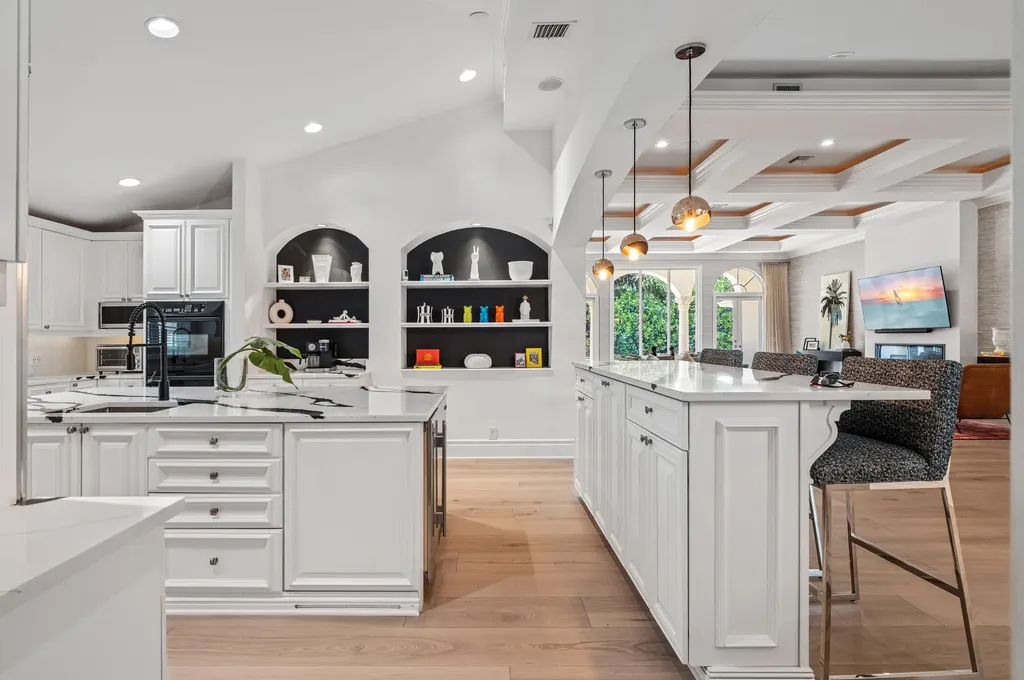 1098 Spanish River Road Boca Raton FL 33432
