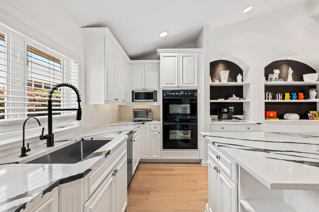 1098 Spanish River Road Boca Raton FL 33432