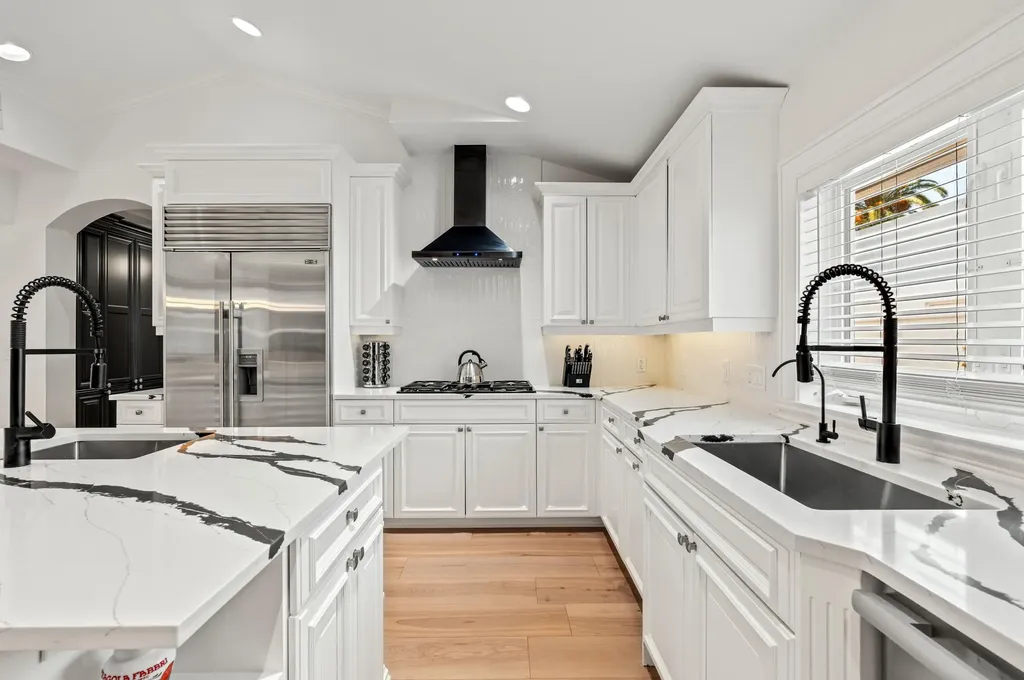 1098 Spanish River Road Boca Raton FL 33432