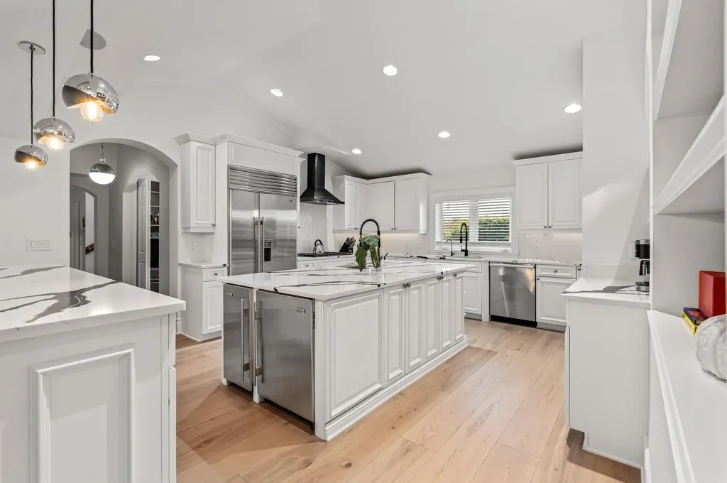 1098 Spanish River Road Boca Raton FL 33432