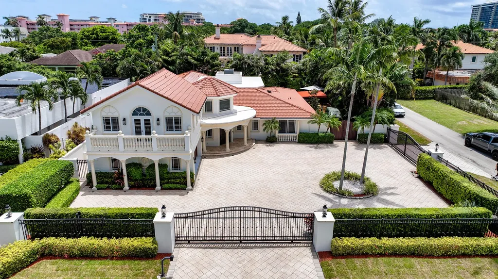 1098 Spanish River Road Boca Raton FL 33432
