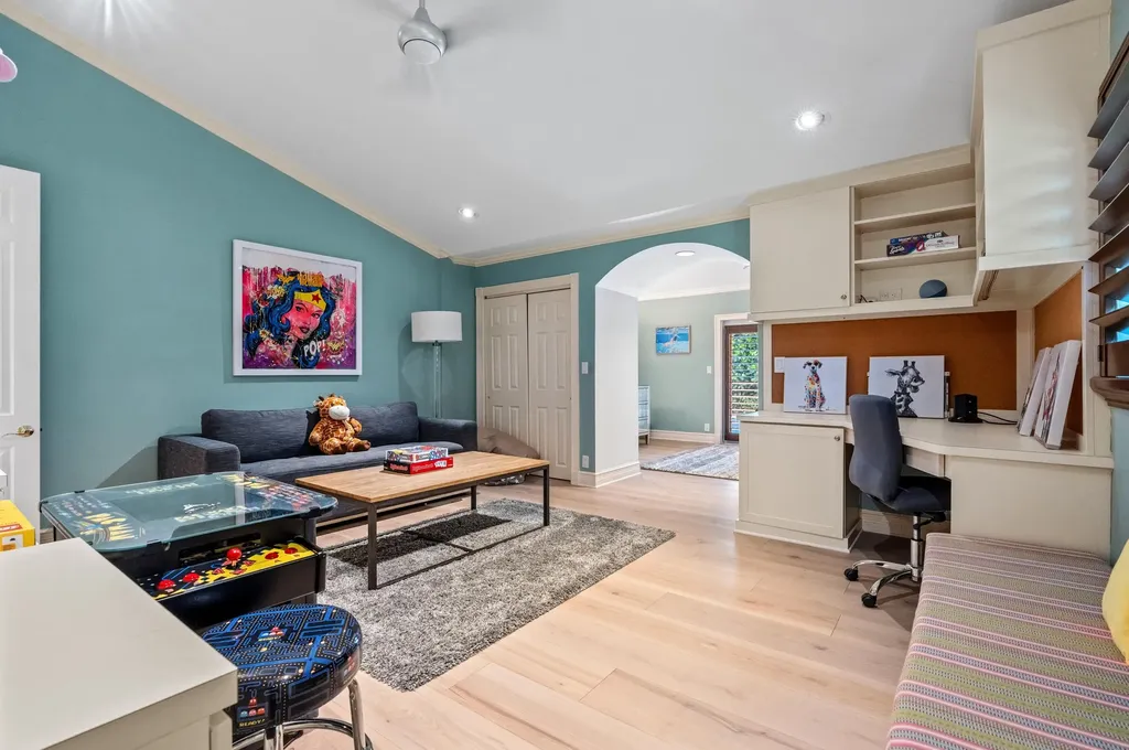 1098 Spanish River Road Boca Raton FL 33432