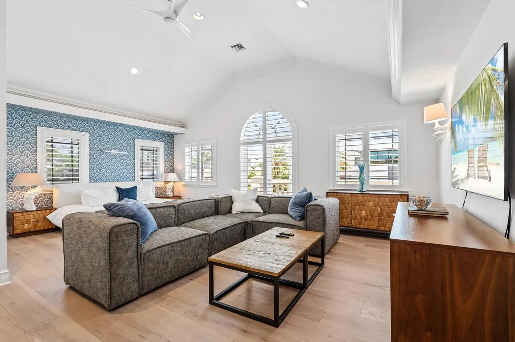1098 Spanish River Road Boca Raton FL 33432