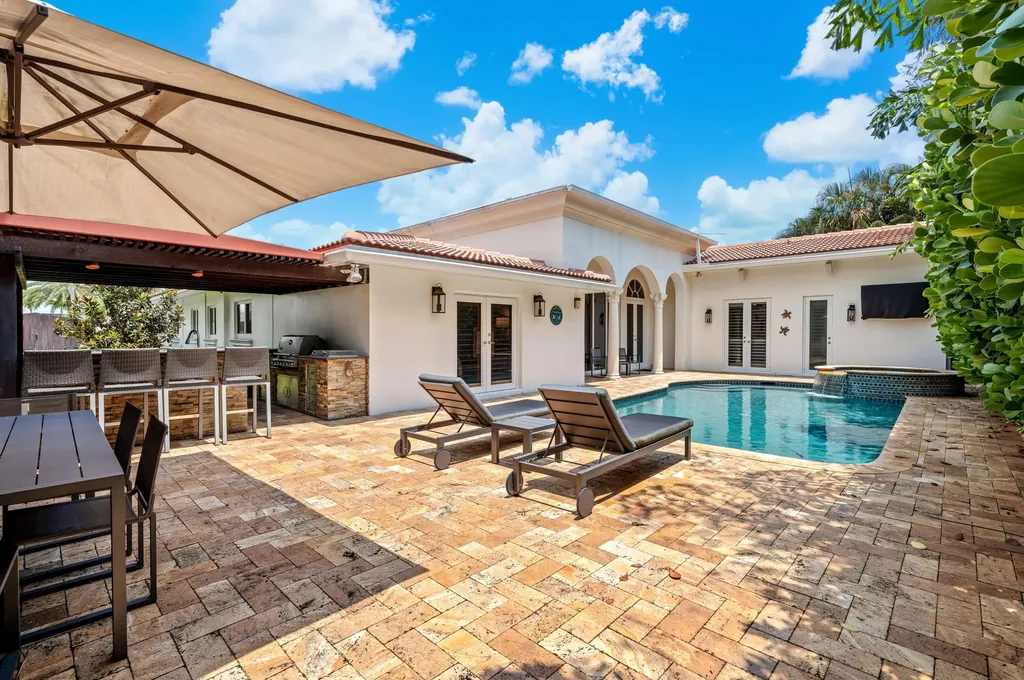 1098 Spanish River Road Boca Raton FL 33432