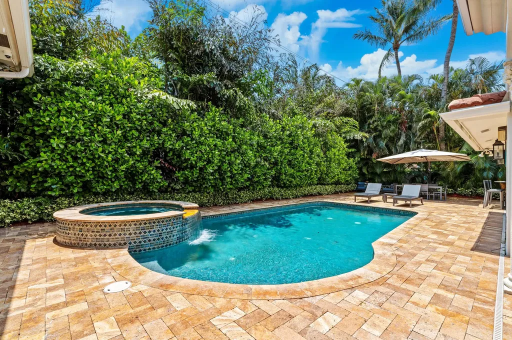 1098 Spanish River Road Boca Raton FL 33432