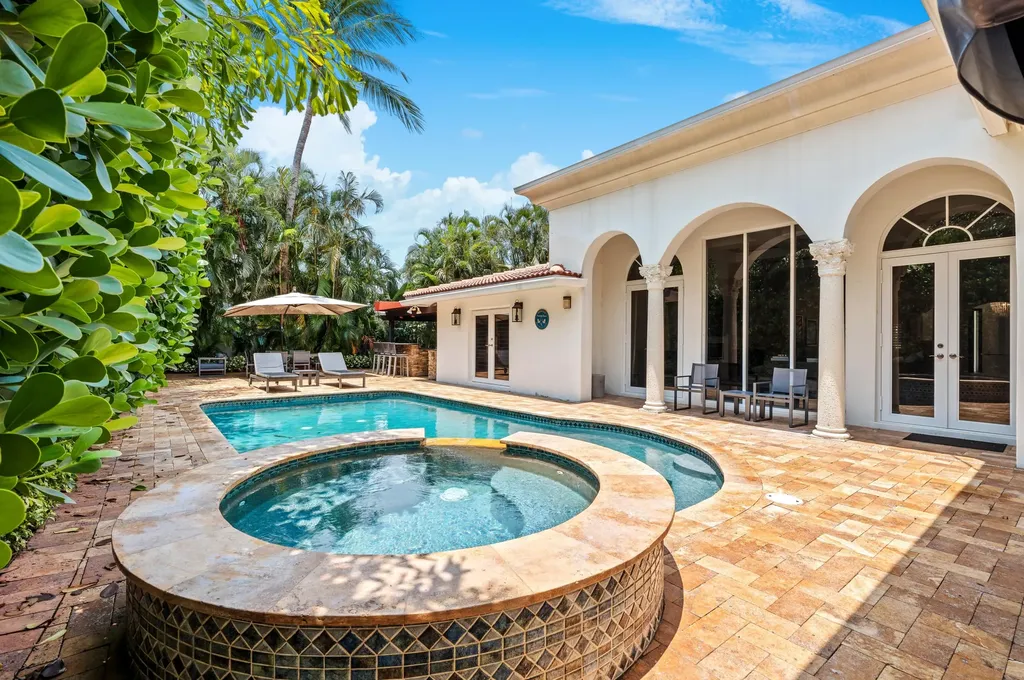 1098 Spanish River Road Boca Raton FL 33432