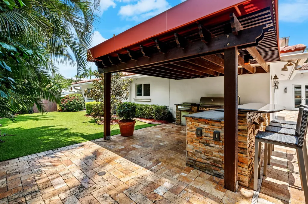 1098 Spanish River Road Boca Raton FL 33432