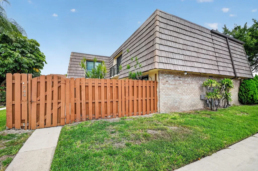 744 Springdale Circle Palm Springs FL 33461