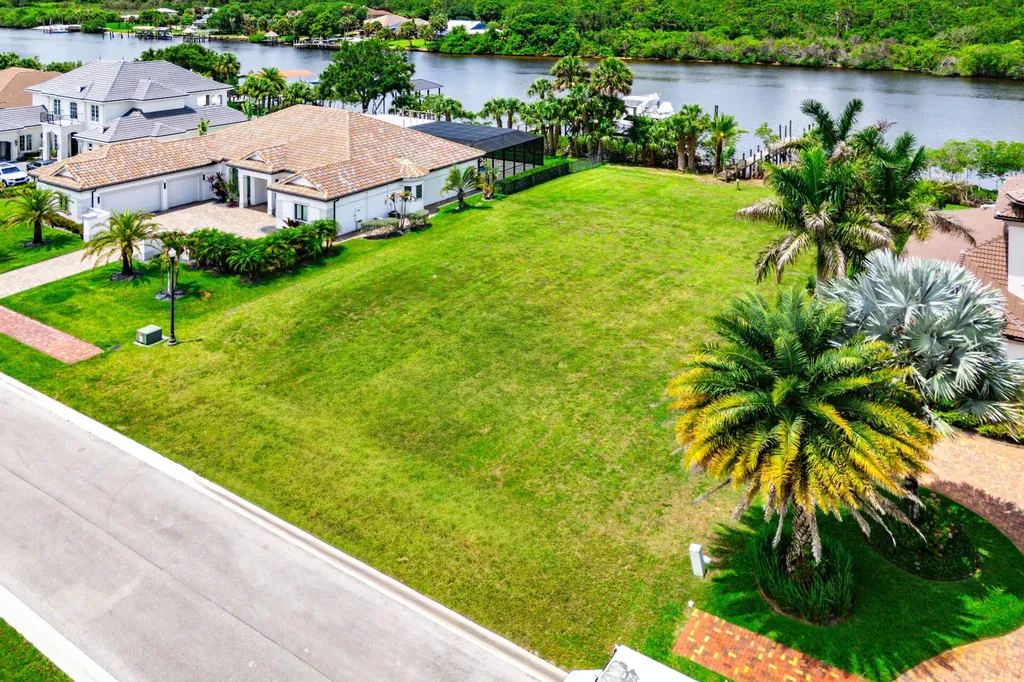 205 SE Fiore Bello Port St Lucie FL 34952