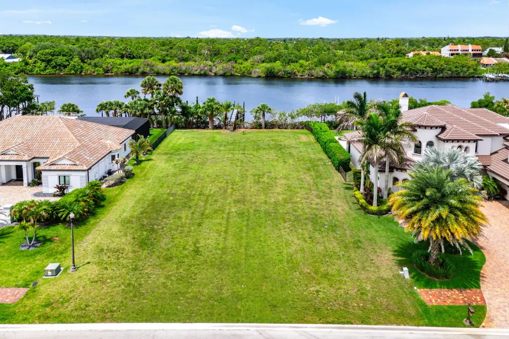 205 SE Fiore Bello Port St Lucie FL 34952