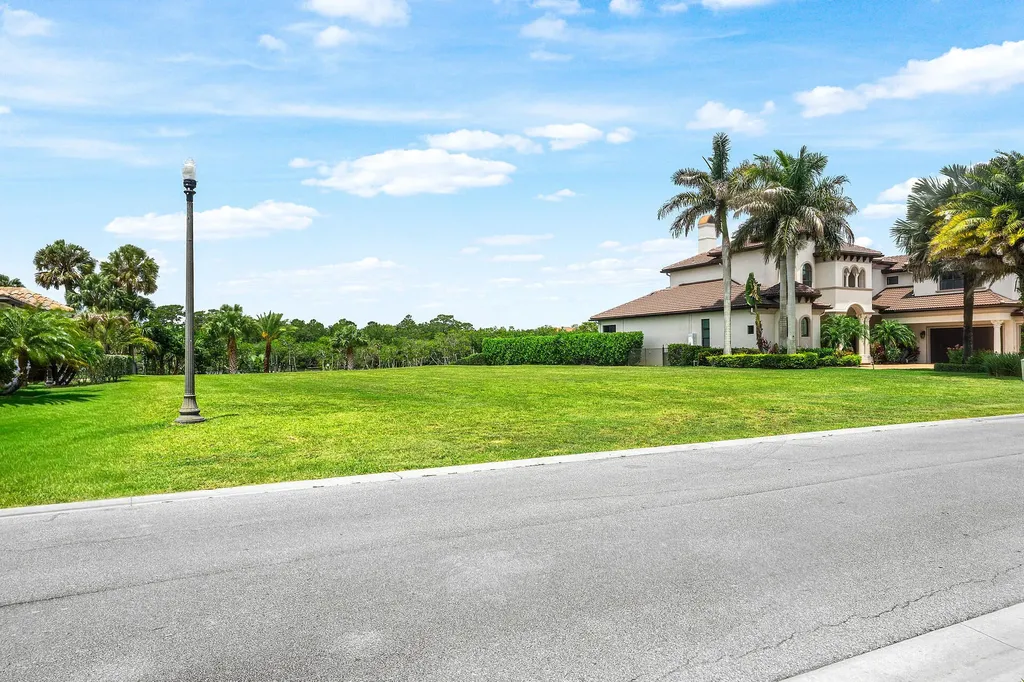 205 SE Fiore Bello Port St Lucie FL 34952