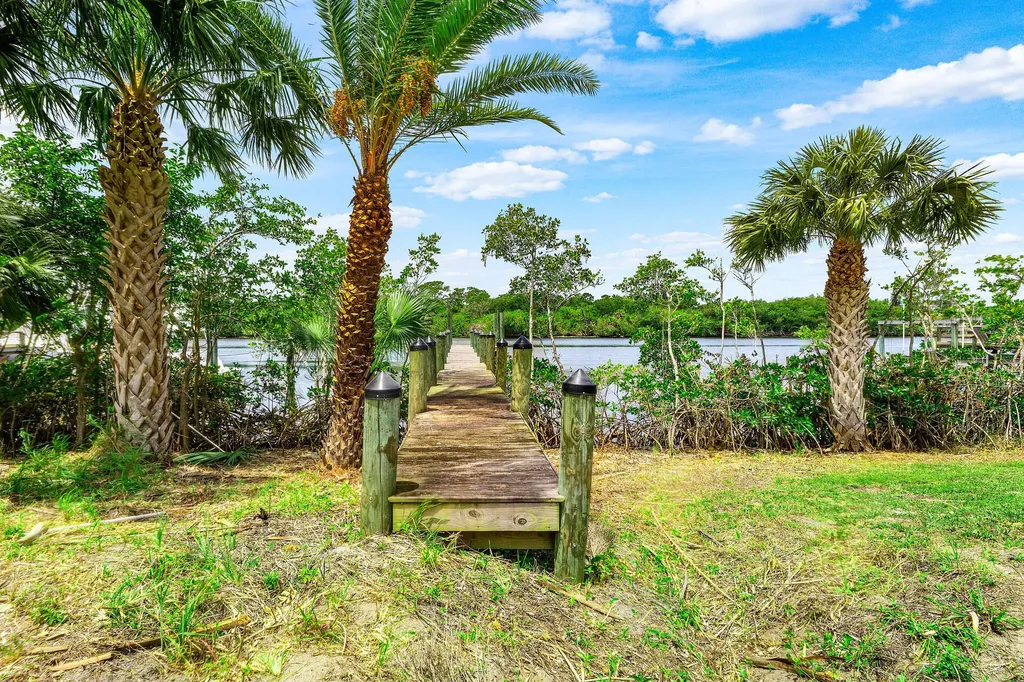 205 SE Fiore Bello Port St Lucie FL 34952