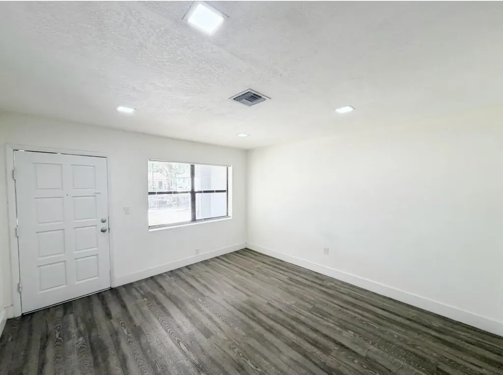 1135 NW 127th Street North Miami FL 33168