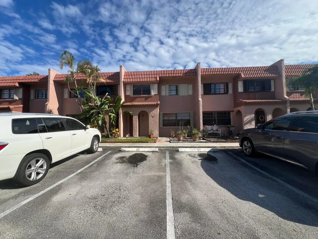 27 Matador Lane Davie FL 33324