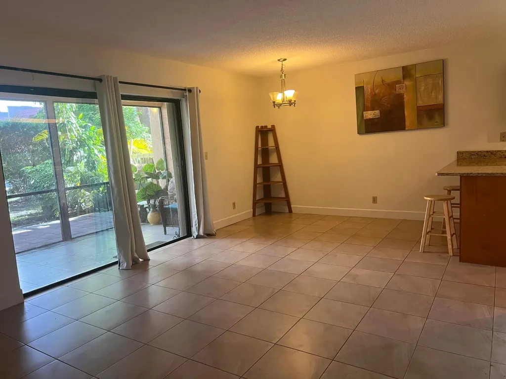 27 Matador Lane Davie FL 33324