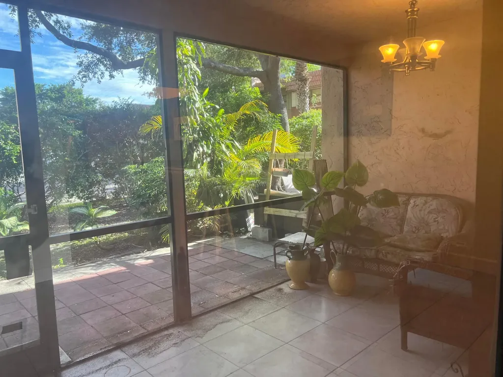 27 Matador Lane Davie FL 33324