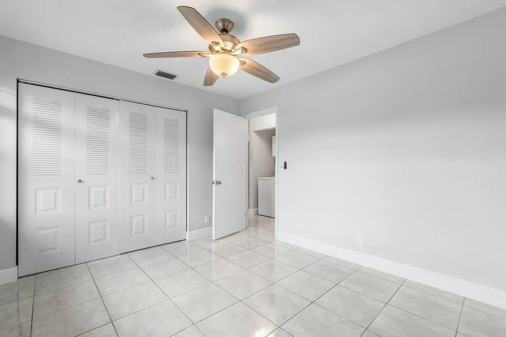 5162 Tennis Lane Delray Beach FL 33484