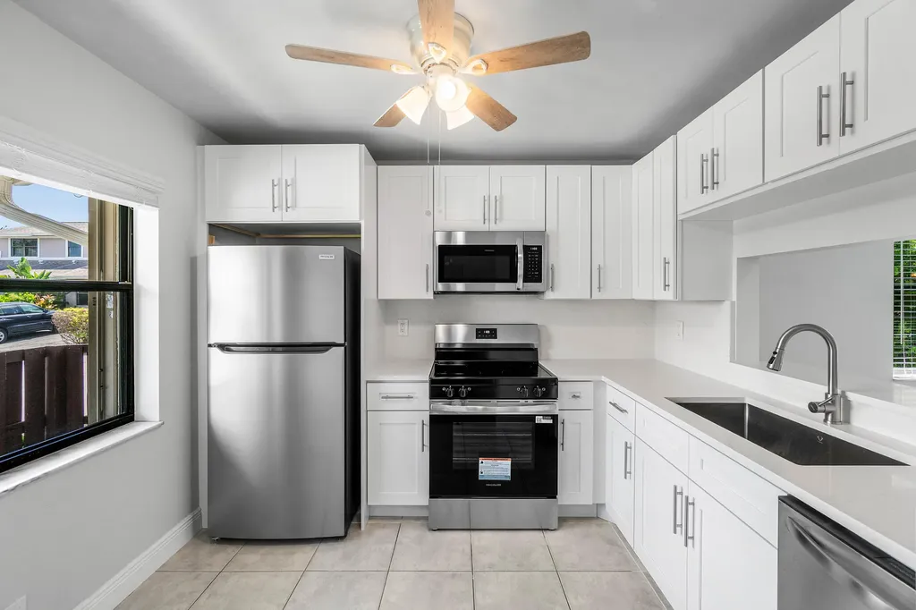5162 Tennis Lane Delray Beach FL 33484