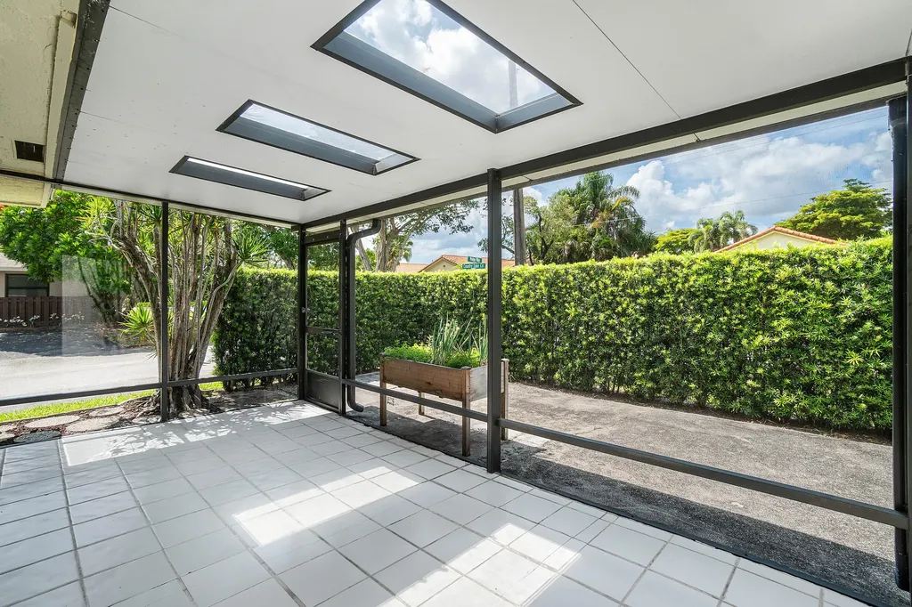 5162 Tennis Lane Delray Beach FL 33484