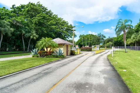 5162 Tennis Lane Delray Beach FL 33484