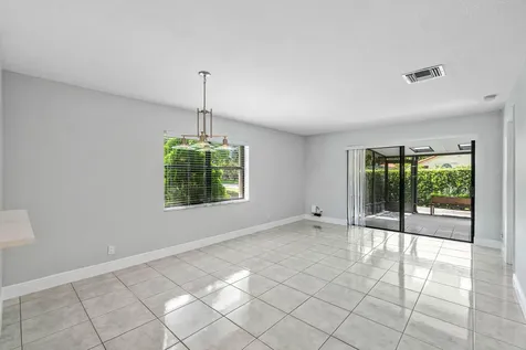 5162 Tennis Lane Delray Beach FL 33484