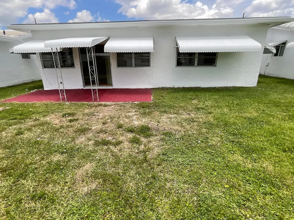 2016 SW 16th Avenue Boynton Beach FL 33426