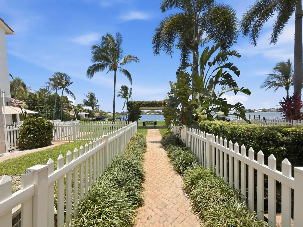107 Ocean Cay Way Hypoluxo FL 33462