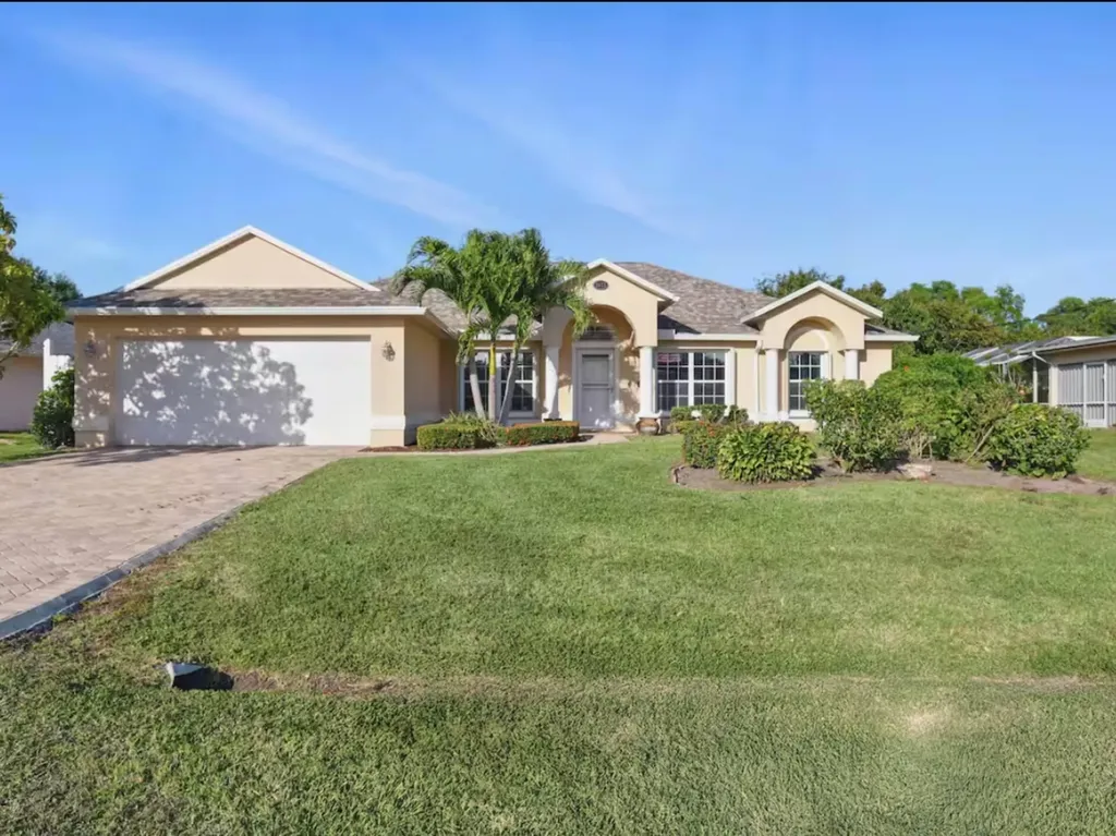 2473 SE Sidonia Street Port St Lucie FL 34952