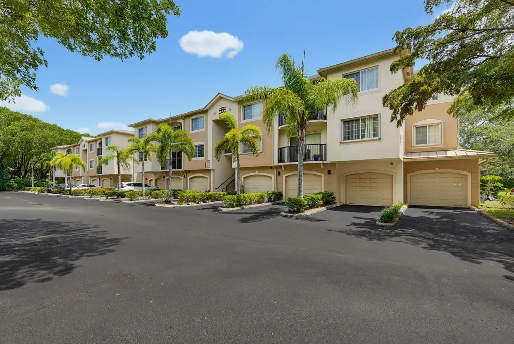 400 N Crestwood Court Court N Royal Palm Beach FL 33411