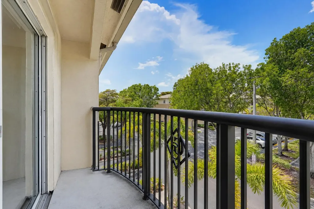 400 N Crestwood Court Court N Royal Palm Beach FL 33411