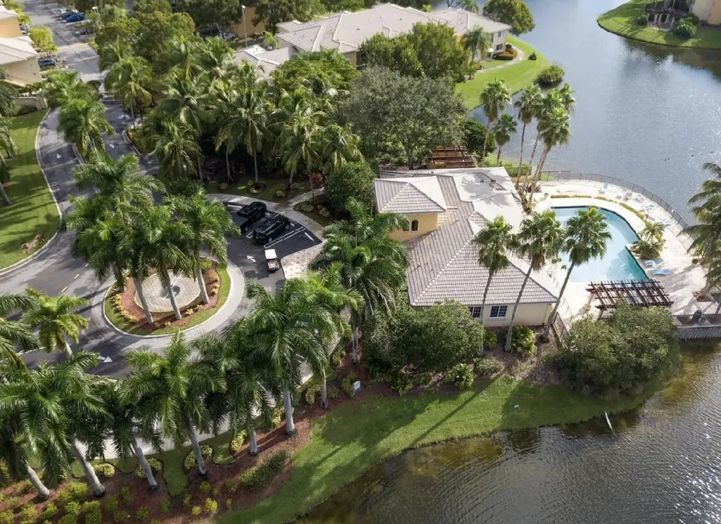 400 N Crestwood Court Court N Royal Palm Beach FL 33411