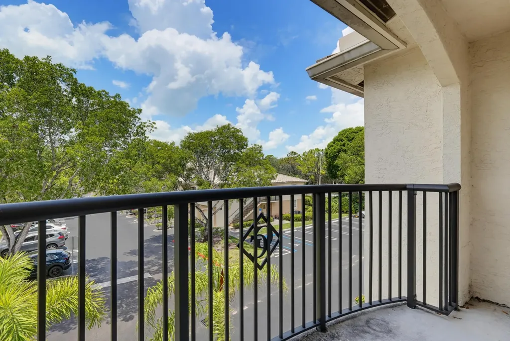 400 N Crestwood Court Court N Royal Palm Beach FL 33411