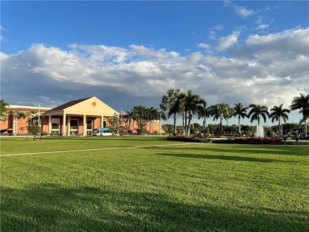 457 Mansfield Boca Raton FL 33434