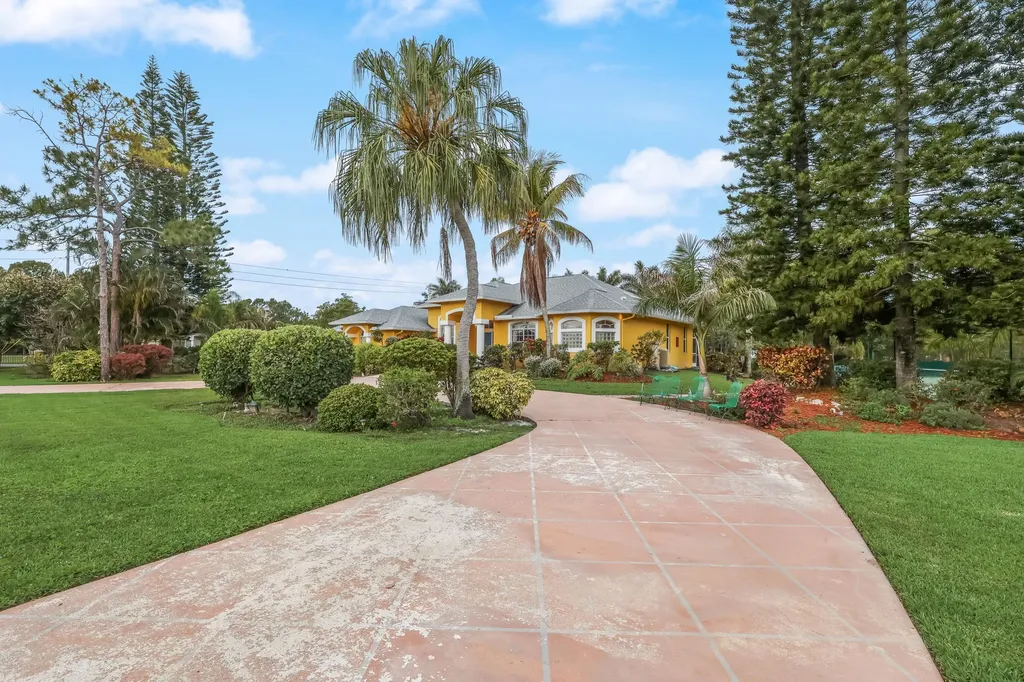 8023 N 120th Avenue Avenue N The Acreage FL 33412
