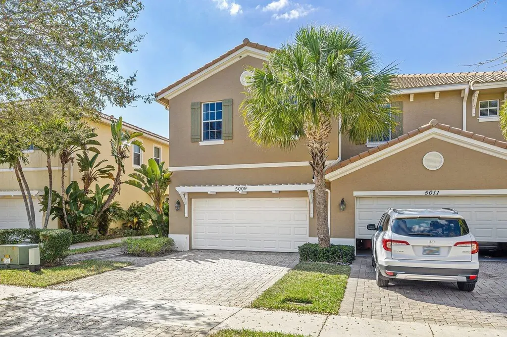 5009 Dulce Court Palm Beach Gardens FL 33418