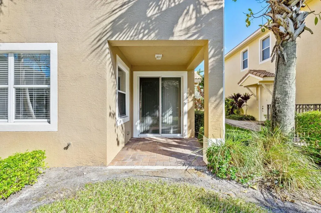 5009 Dulce Court Palm Beach Gardens FL 33418