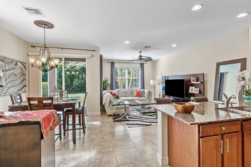 5009 Dulce Court Palm Beach Gardens FL 33418
