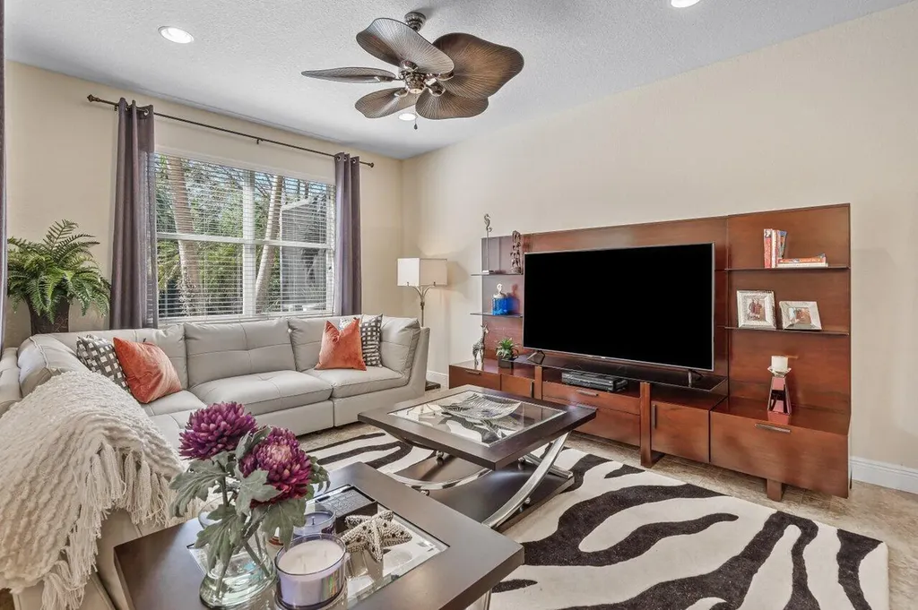 5009 Dulce Court Palm Beach Gardens FL 33418