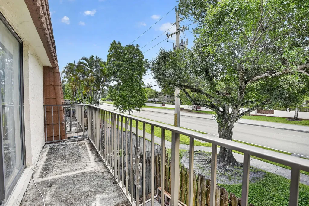 11556 NW 1st Street Plantation FL 33325