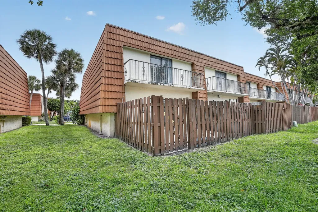 11556 NW 1st Street Plantation FL 33325