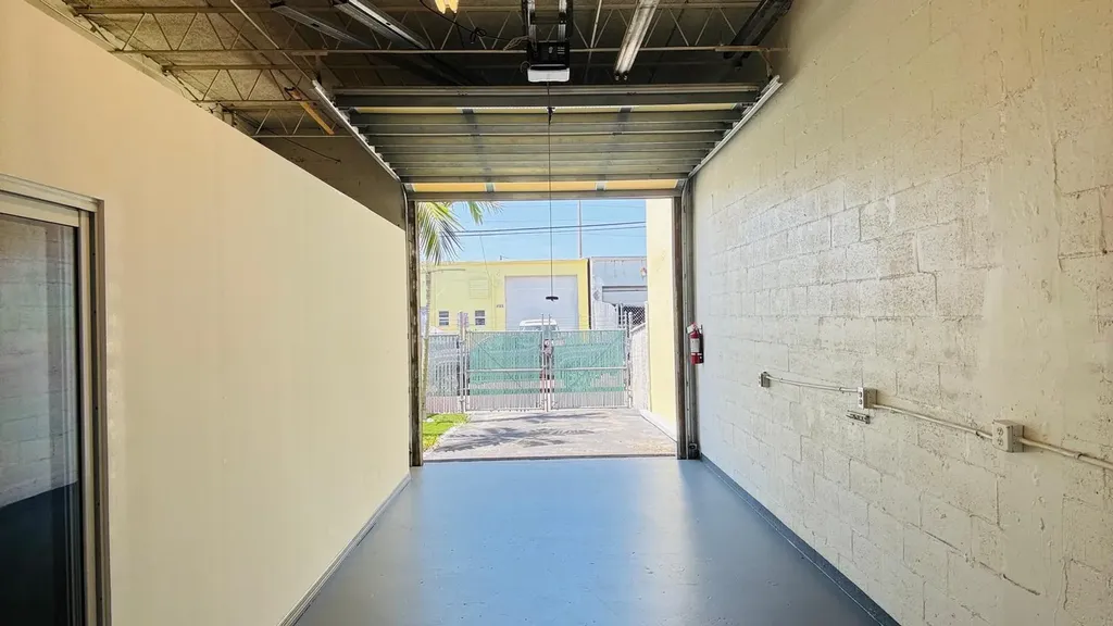 2325 NW 30th Street Oakland Park FL 33311