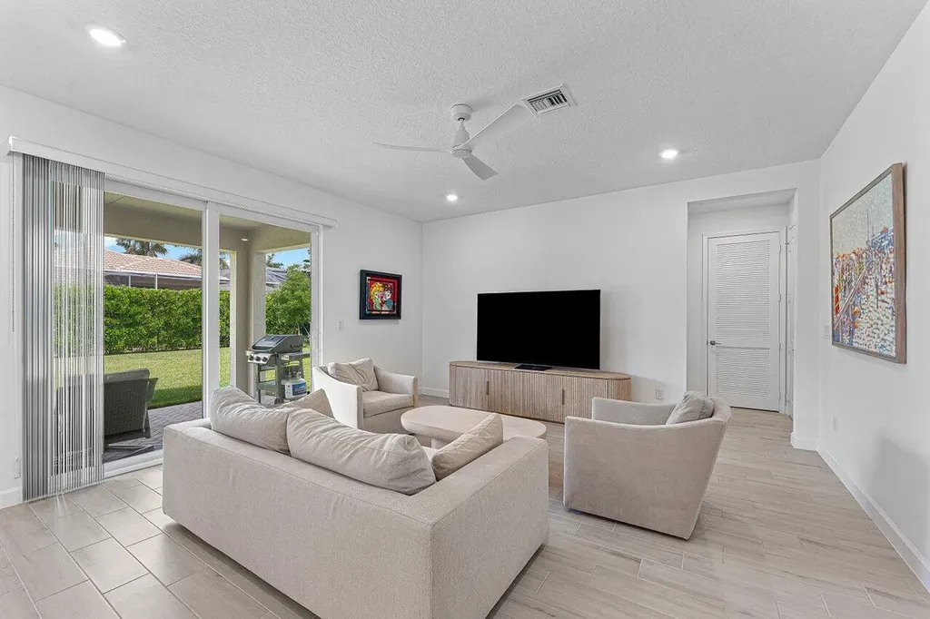 9298 Pearch Lane Boynton Beach FL 33437